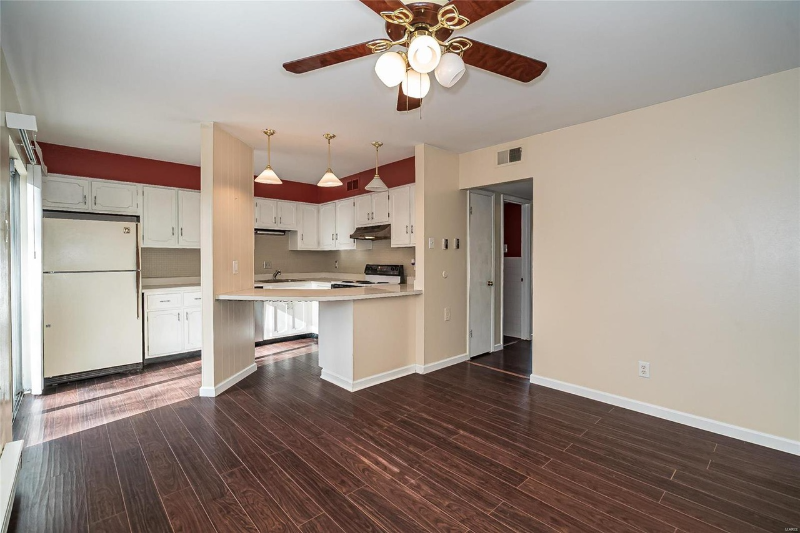 10138 Sakura Dr - Photo 2 of 3