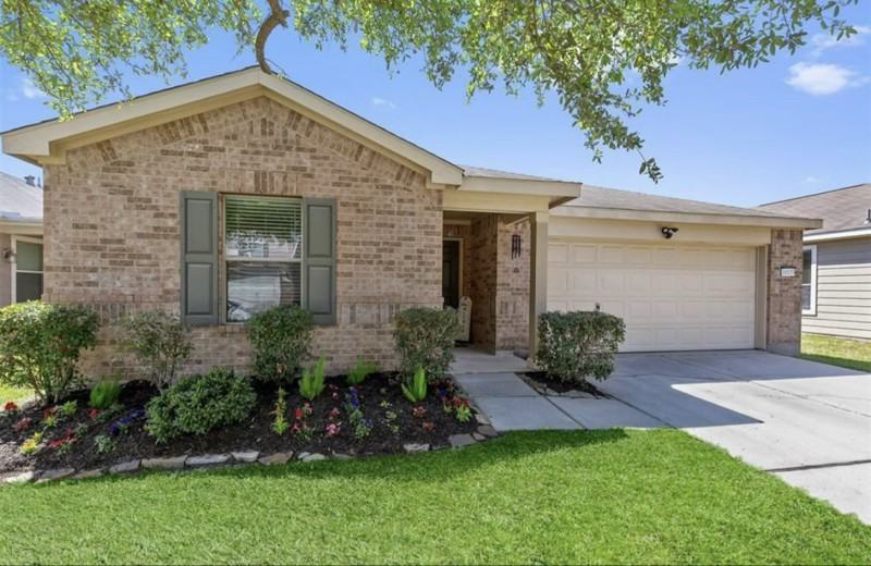 16535 Burnell Oaks Ln - Photo 2 of 21