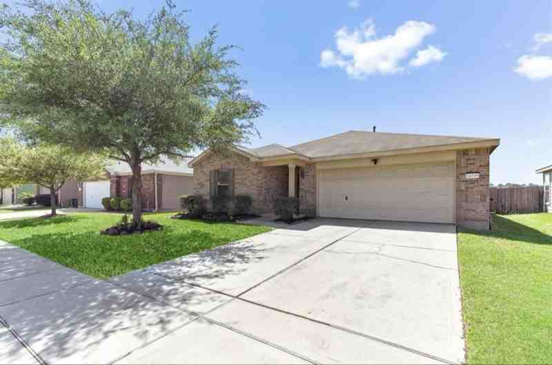 16535 Burnell Oaks Ln - Photo 3 of 21