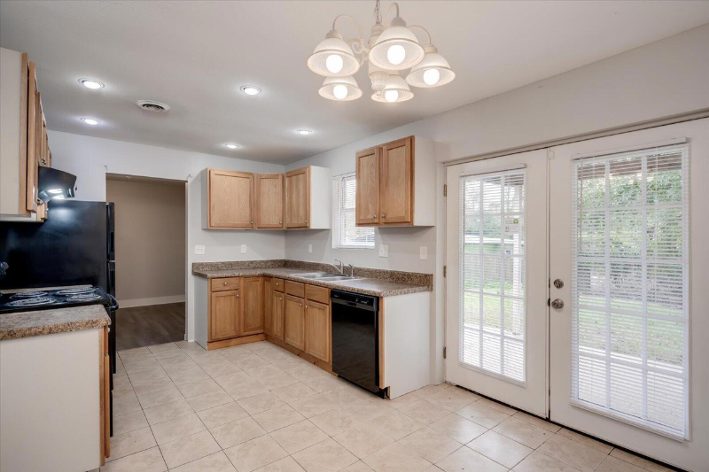 2922 Dahlia Dr - Photo 5 of 17