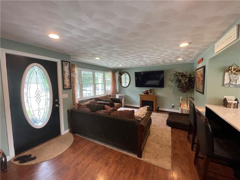 580 Old Main St - Photo 2 of 6