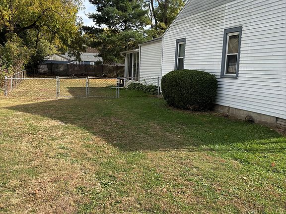 118 Webster St - Photo 2 of 8