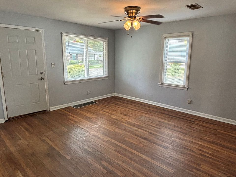 118 Webster St - Photo 3 of 8