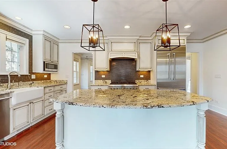 187 Forest St - Photo 3 of 17