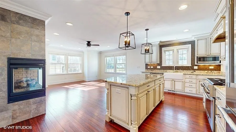 187 Forest St - Photo 6 of 17