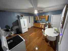 featured image of 183 Connors St #1