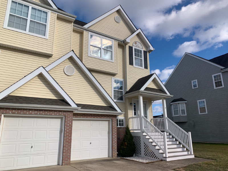 351 Paradee Dr - Photo 2 of 16