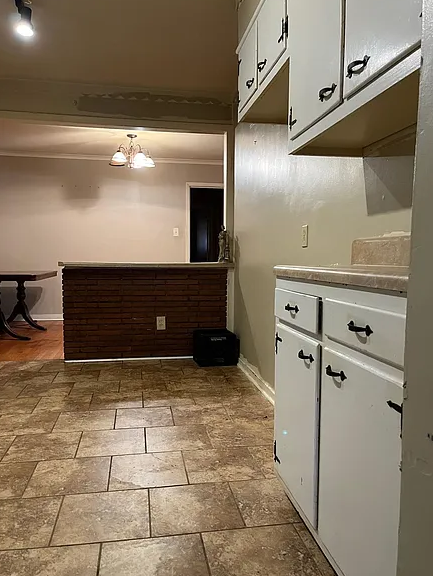 1939 Driftwood Ave - Photo 5 of 15