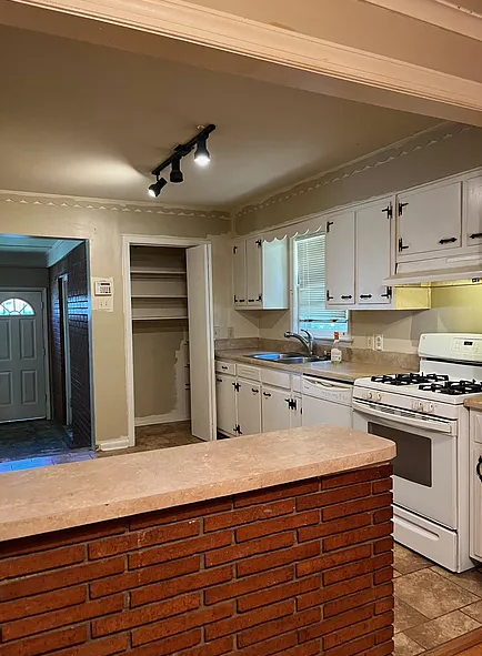 1939 Driftwood Ave - Photo 7 of 15