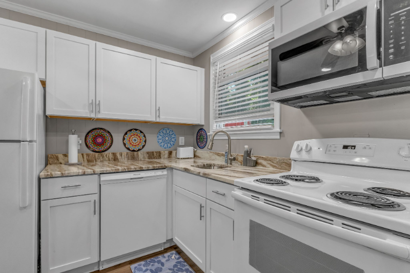 230 Bermuda Dr - Photo 2 of 10