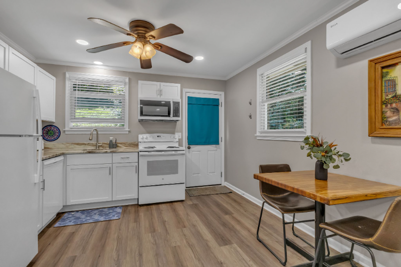 230 Bermuda Dr - Photo 3 of 10