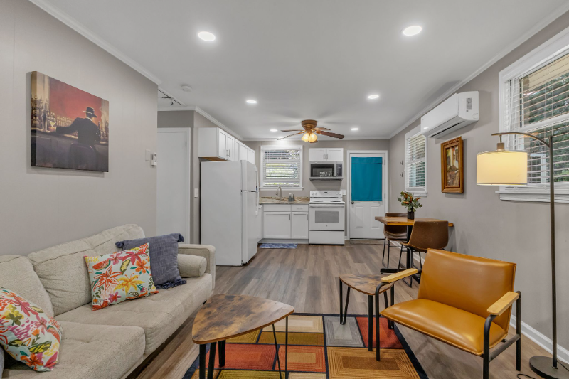 230 Bermuda Dr - Photo 4 of 10