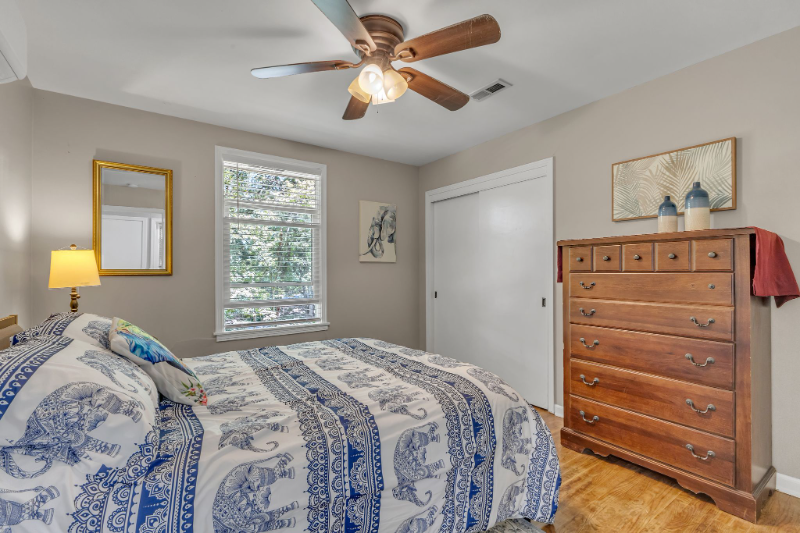 230 Bermuda Dr - Photo 6 of 10