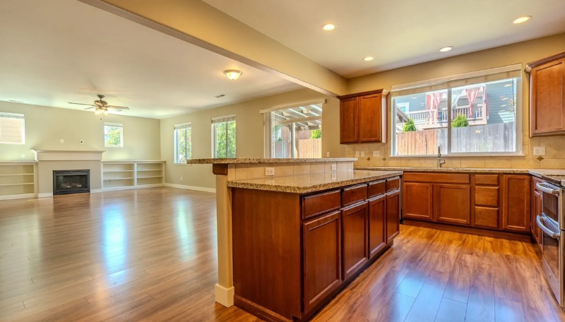 1443 Farina Loop Se - Photo 6 of 20