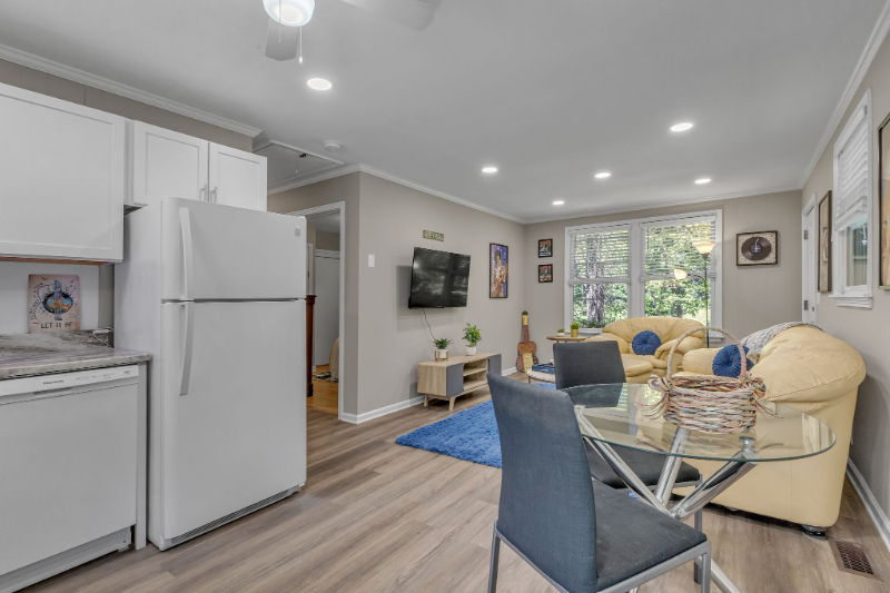 232 Bermuda Dr - Photo 2 of 14