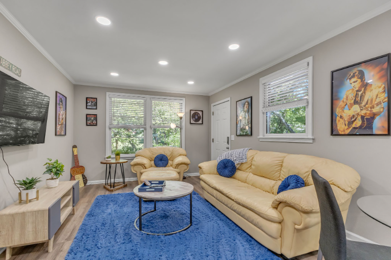 232 Bermuda Dr - Photo 3 of 14