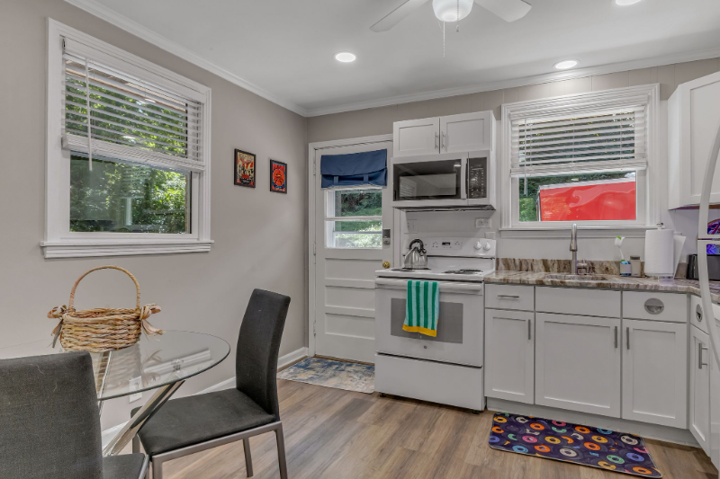 232 Bermuda Dr - Photo 4 of 14