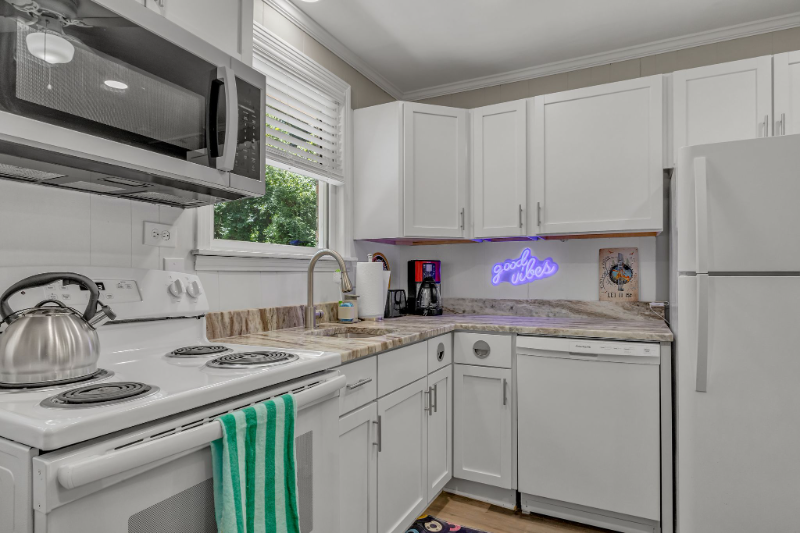 232 Bermuda Dr - Photo 5 of 14