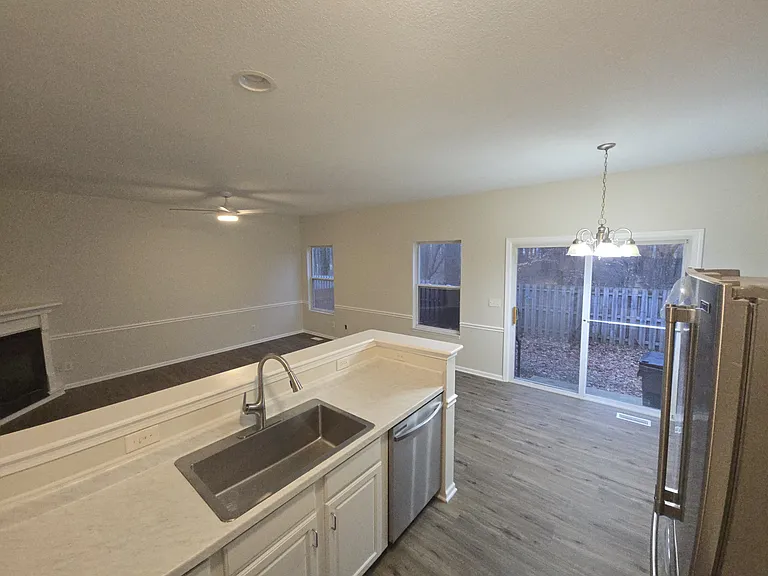 676 Grove Cir - Photo 3 of 20