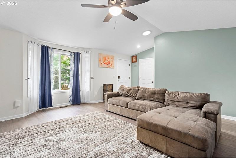 4504 Ne 131st Ave - Photo 3 of 15