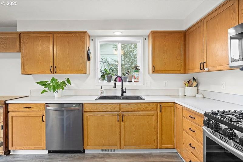 4504 Ne 131st Ave - Photo 6 of 15