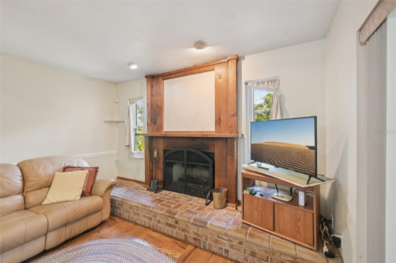 1330 Mccrory St - Photo 2 of 17