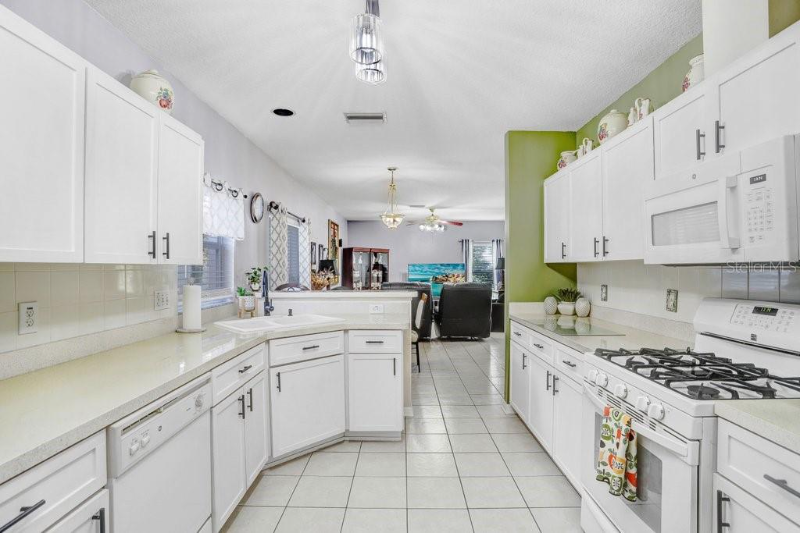 8638 Hawbuck St - Photo 5 of 20