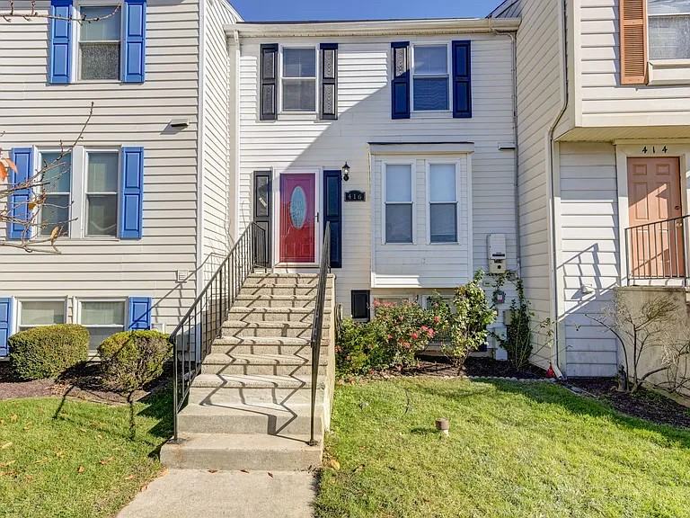 416 Valiant Cir - Photo 2 of 10