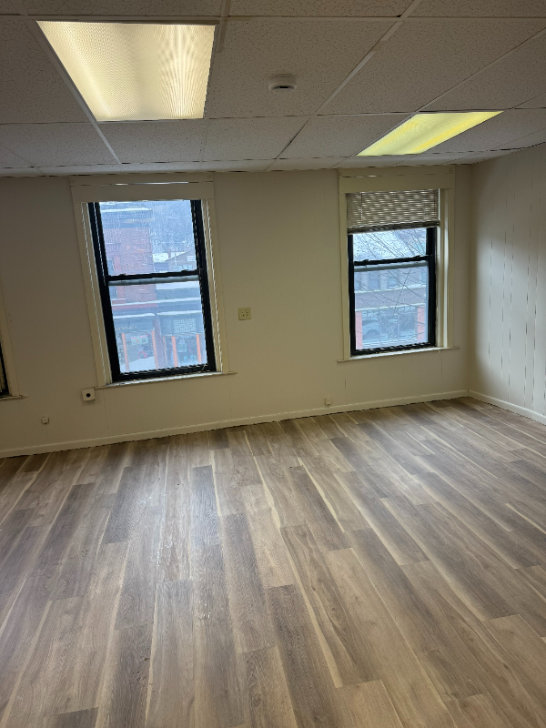 185 N Main St #8 - Photo 3 of 5