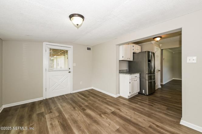 10198 Luana Dr N - Photo 3 of 19