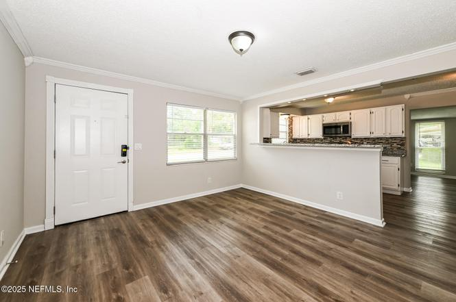 10198 Luana Dr N - Photo 6 of 19