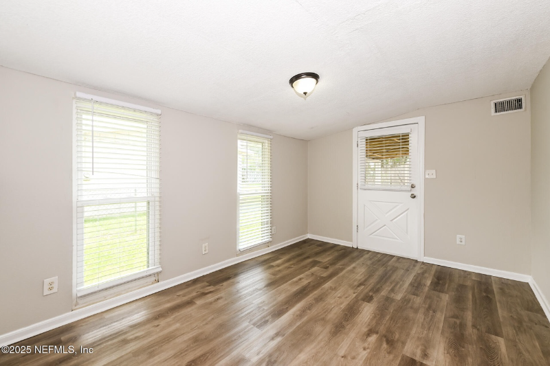 10198 Luana Dr N - Photo 7 of 19