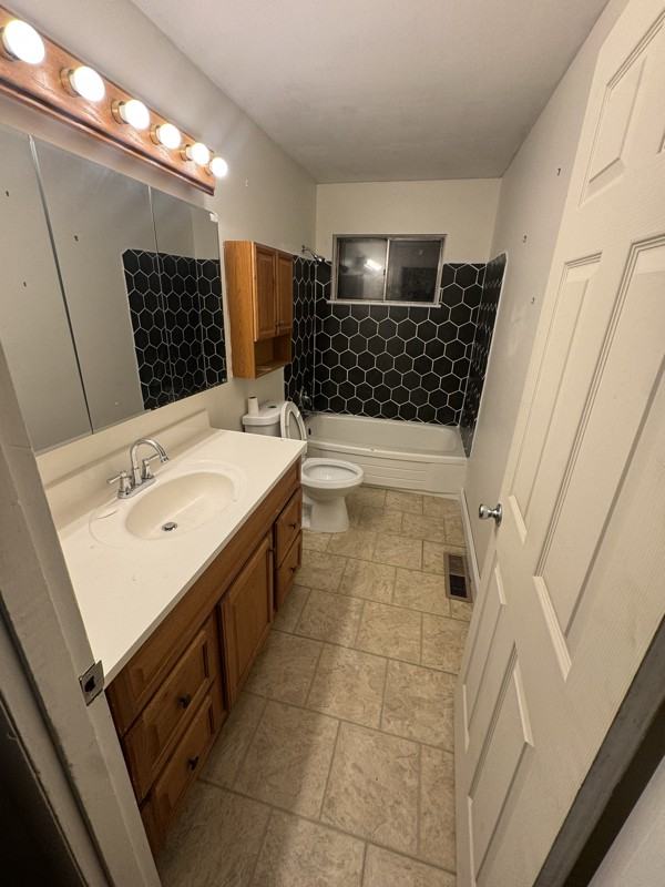 4737 E 174th St - Photo 3 of 10