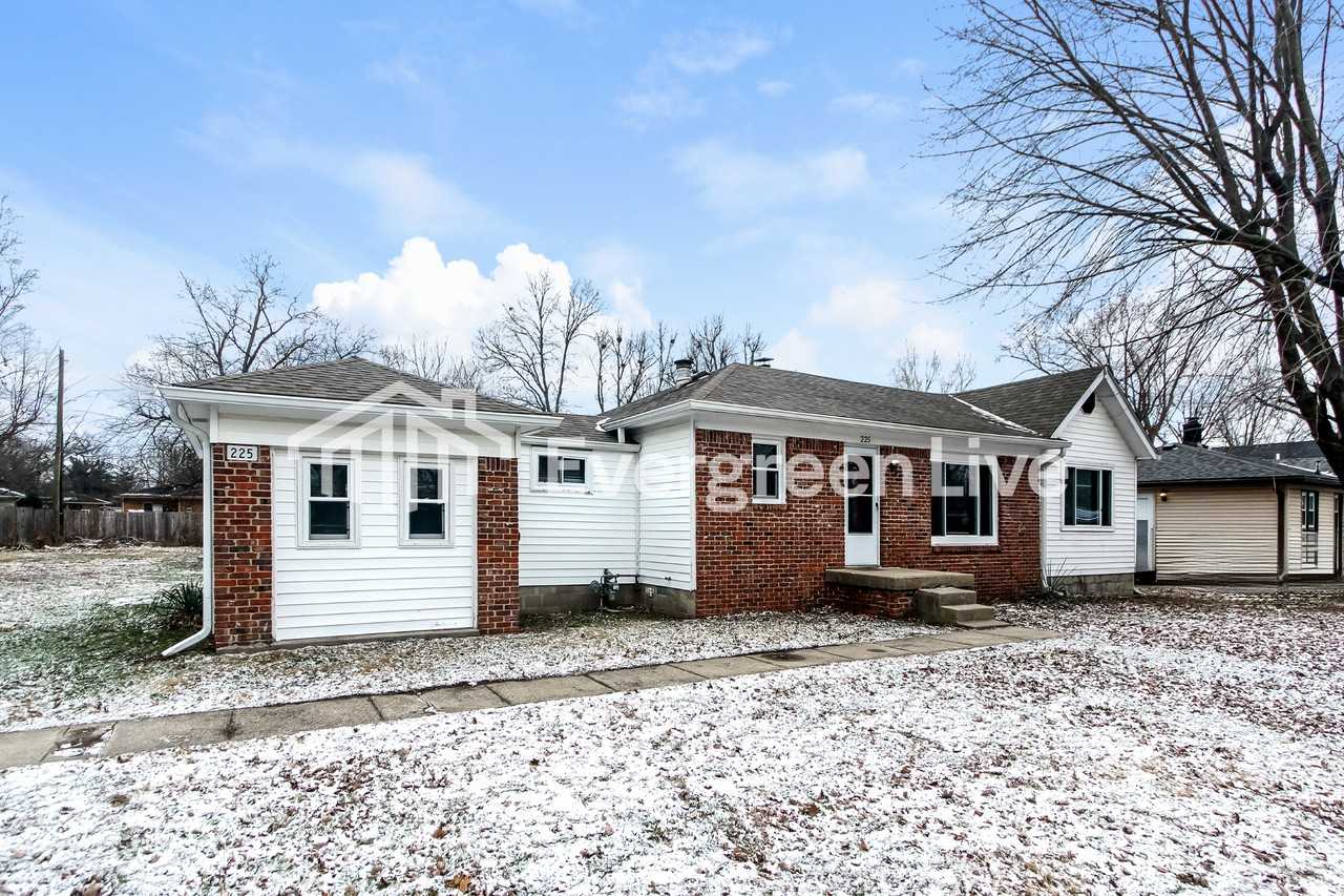 225 Burke Ave - Photo 2 of 15