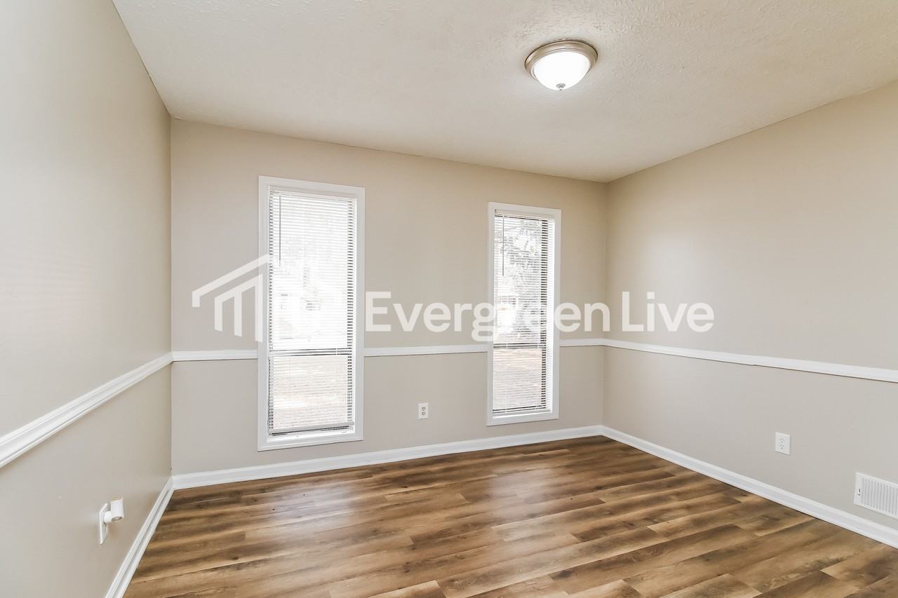 104 Longstreet Cir - Photo 3 of 15