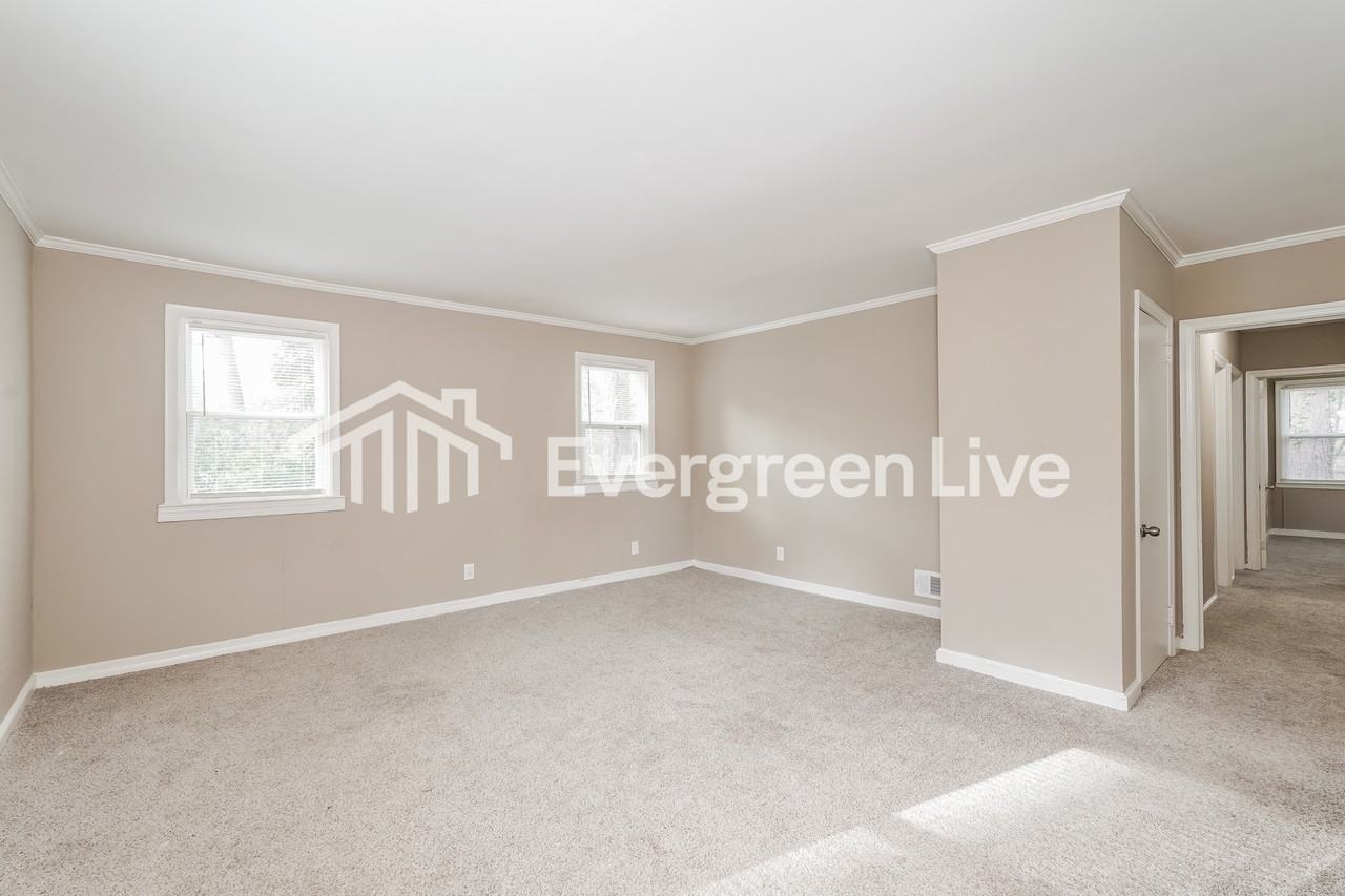 2835 Fairmont St - Photo 3 of 15