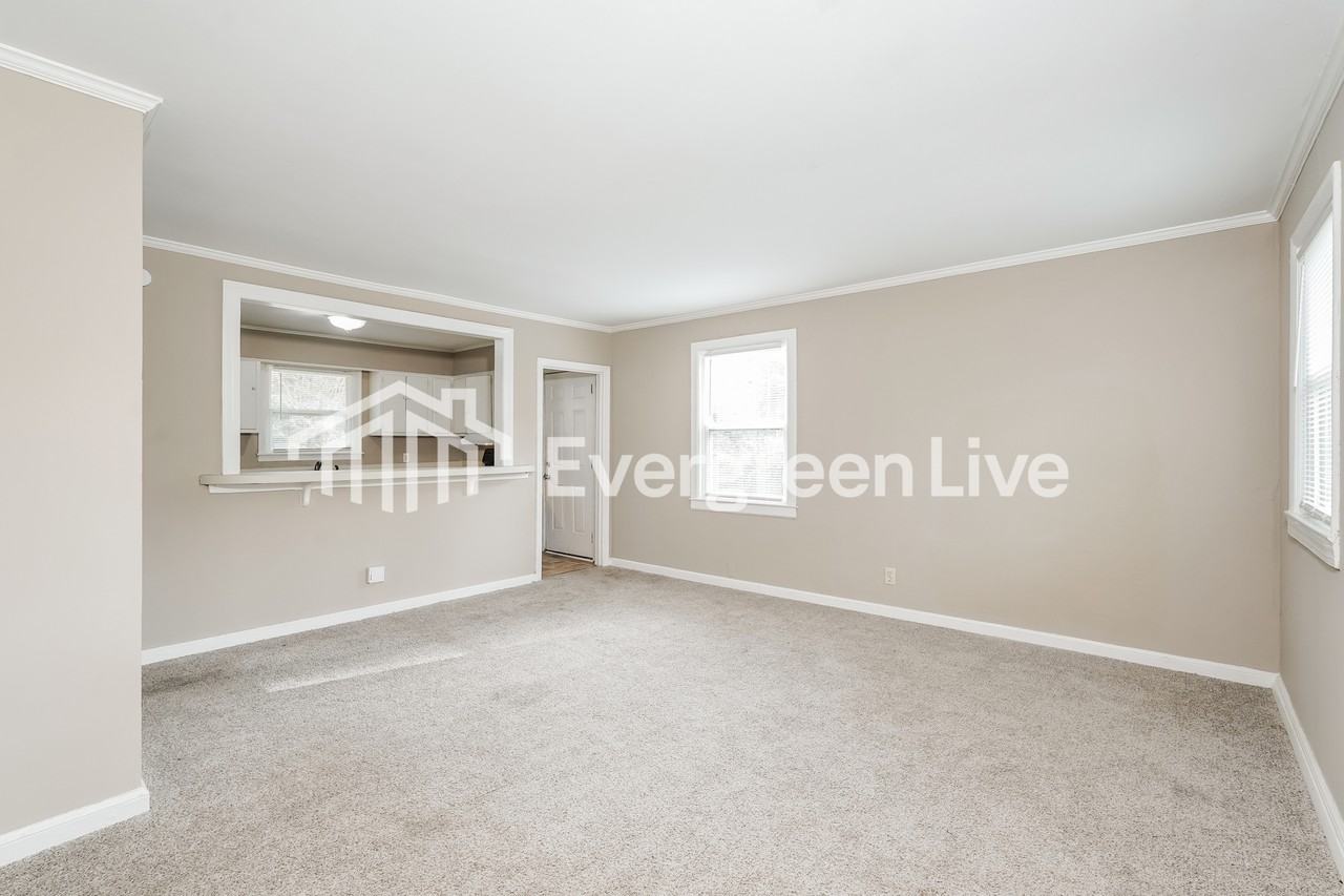 2835 Fairmont St - Photo 4 of 15