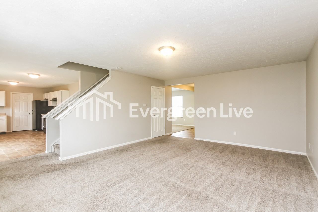 10830 Spring Green Dr - Photo 4 of 15