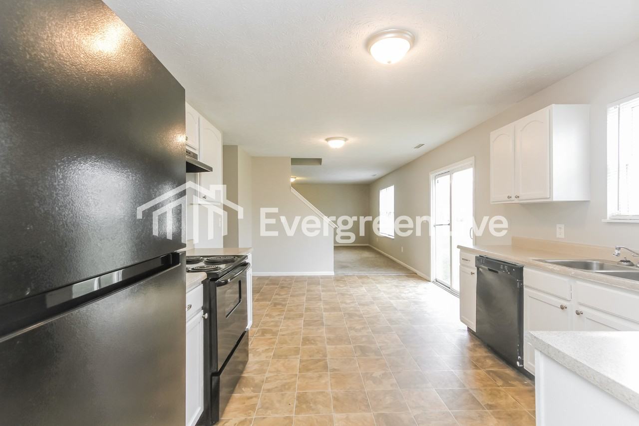 10830 Spring Green Dr - Photo 7 of 15
