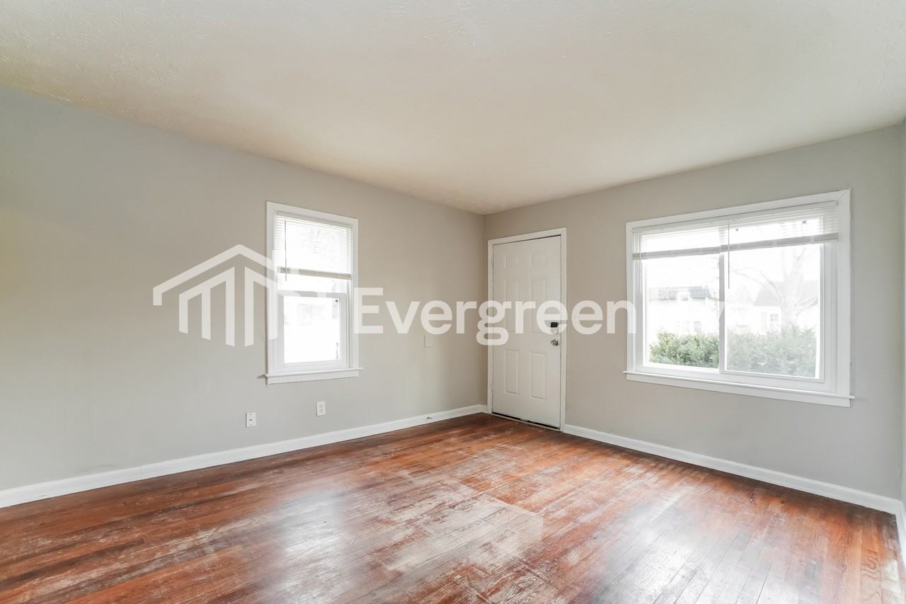 3081 Grasmere Ave - Photo 3 of 15