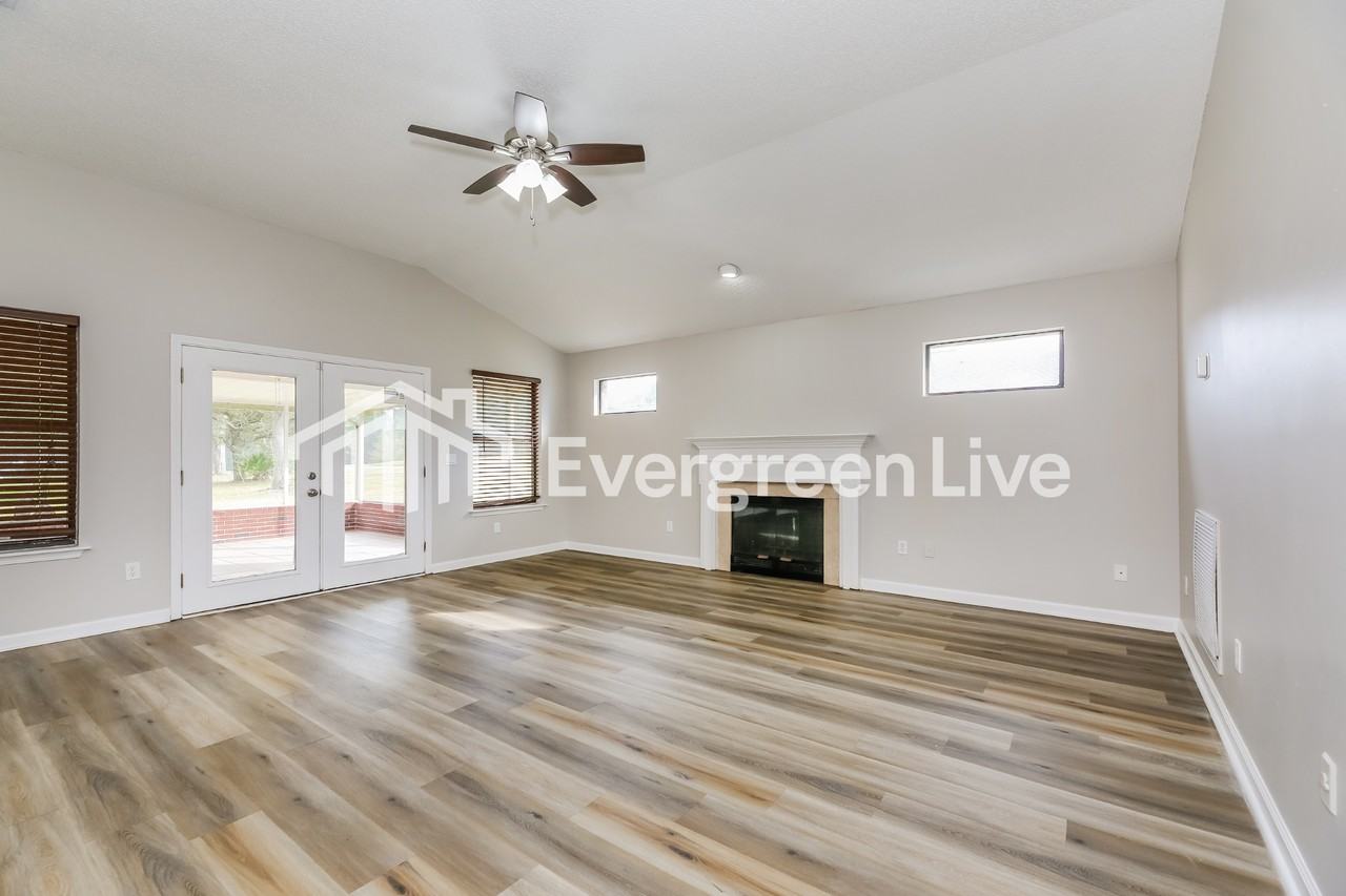 12549 Lochloosa Ln - Photo 3 of 15