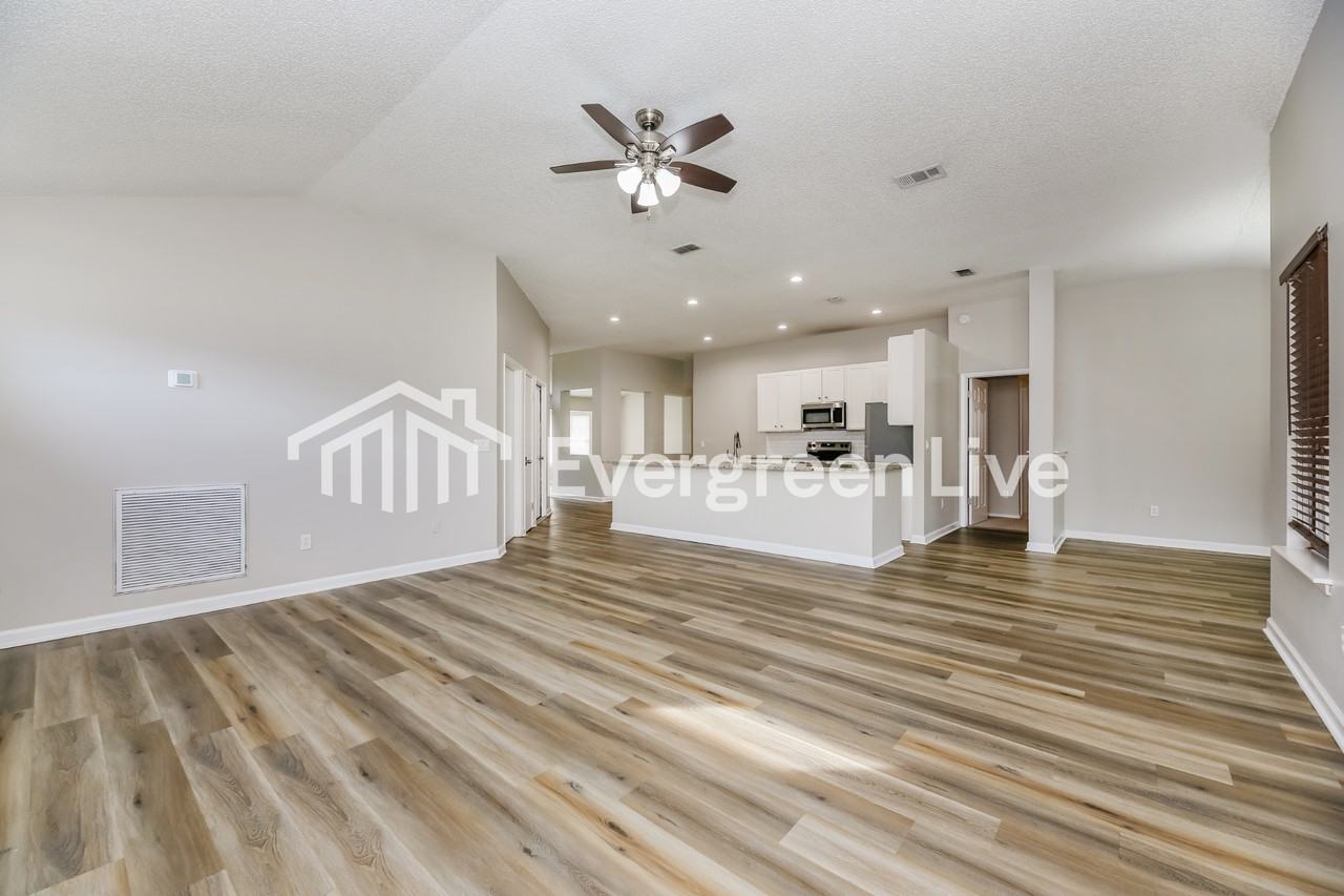 12549 Lochloosa Ln - Photo 4 of 15