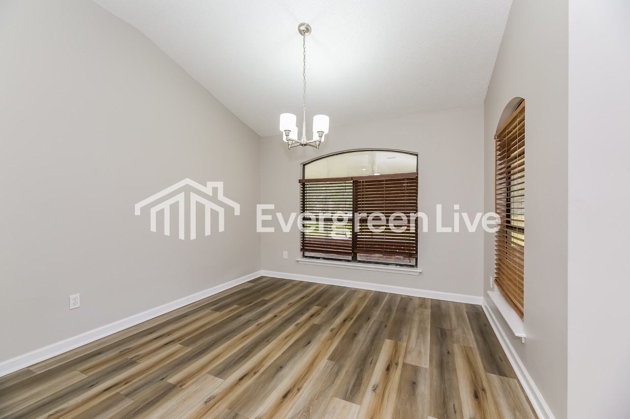 12549 Lochloosa Ln - Photo 5 of 15