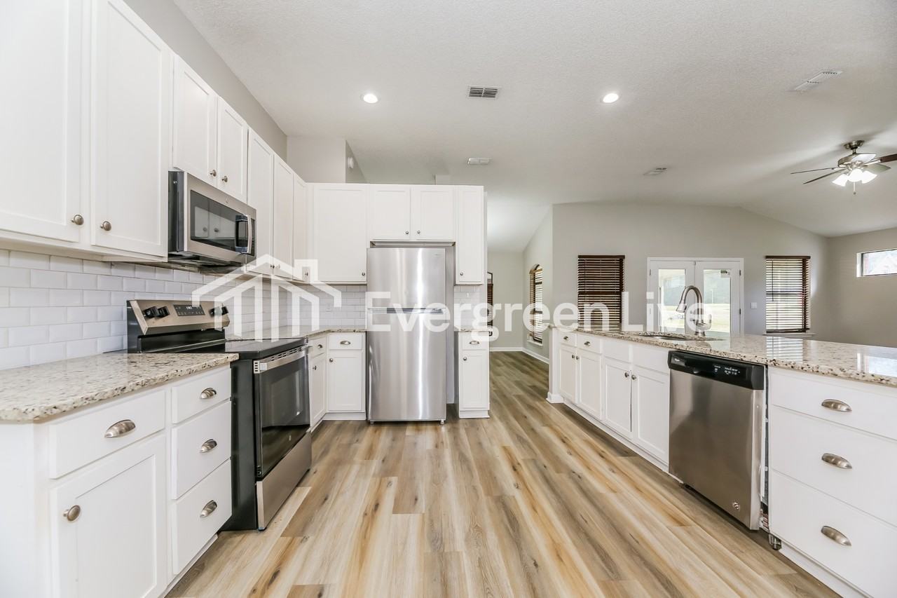 12549 Lochloosa Ln - Photo 6 of 15