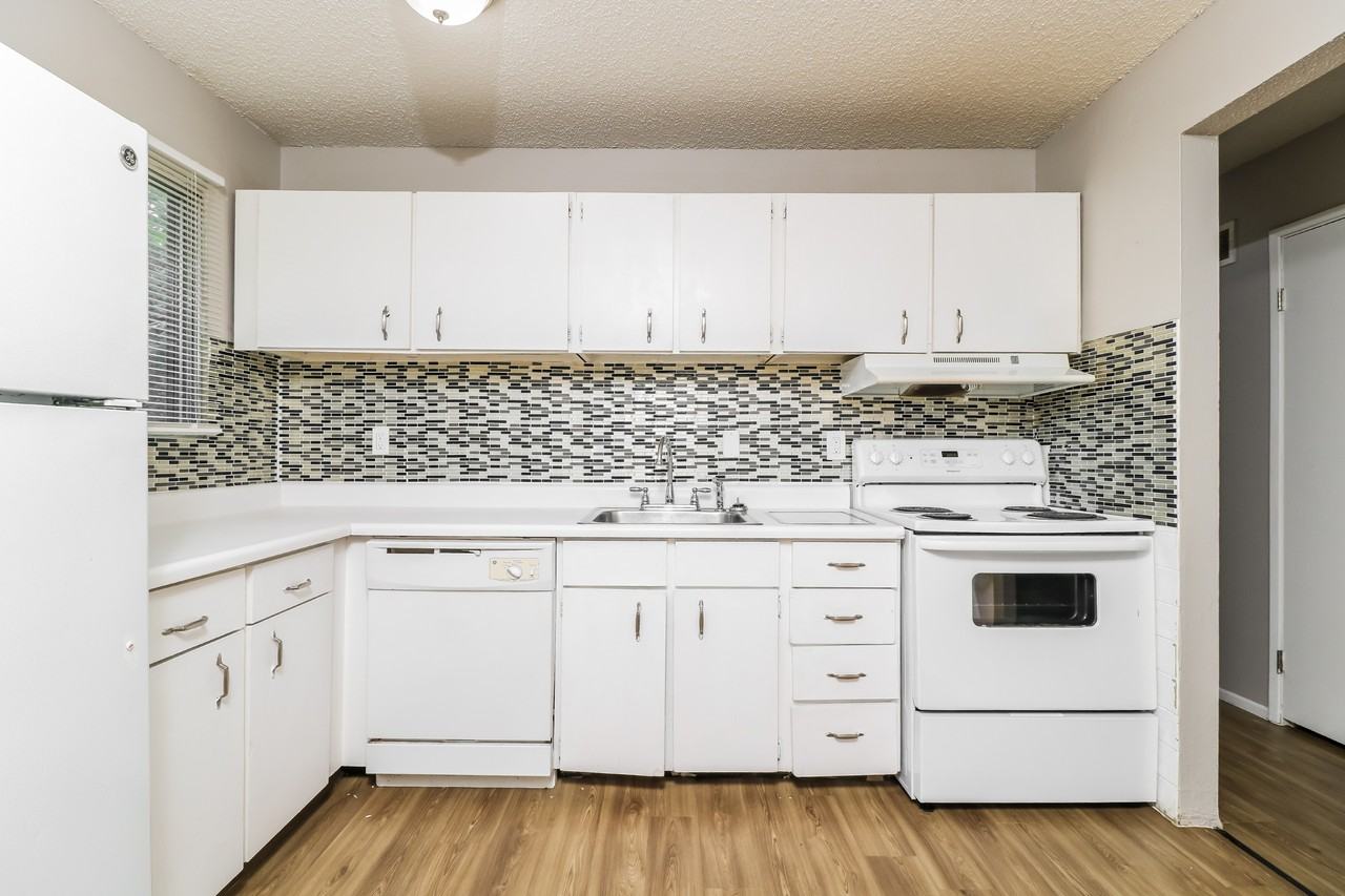 2032 Farflung Dr - Photo 7 of 15