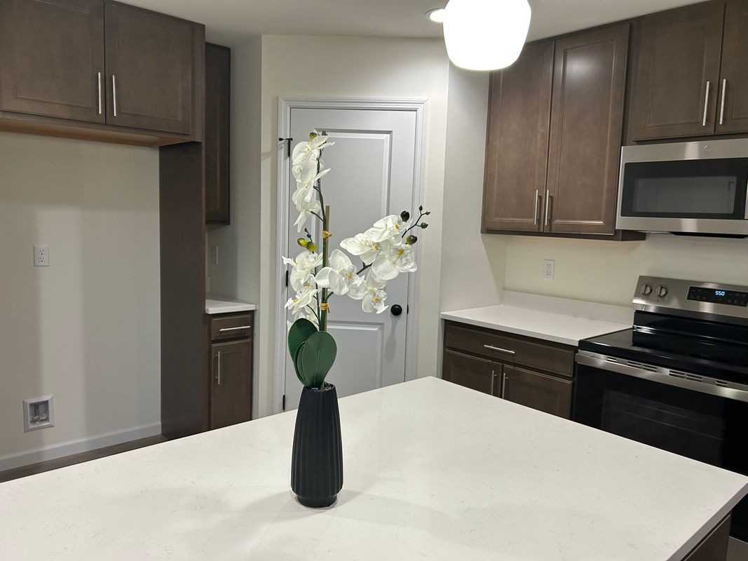 402 Yellow Rose Ct - Photo 3 of 21