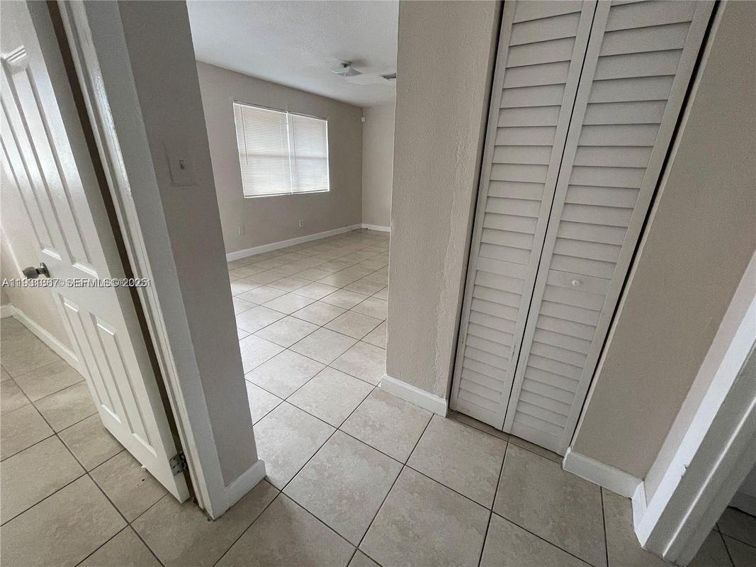 2860 Nw 15th St ##2 - Photo 3 of 10