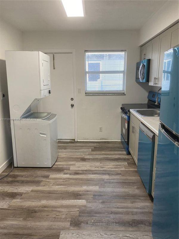 1051 Nw 27th Ave - Photo 2 of 10