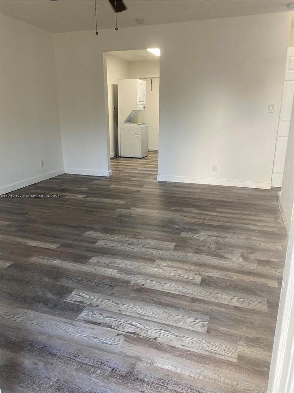 1051 Nw 27th Ave - Photo 3 of 10