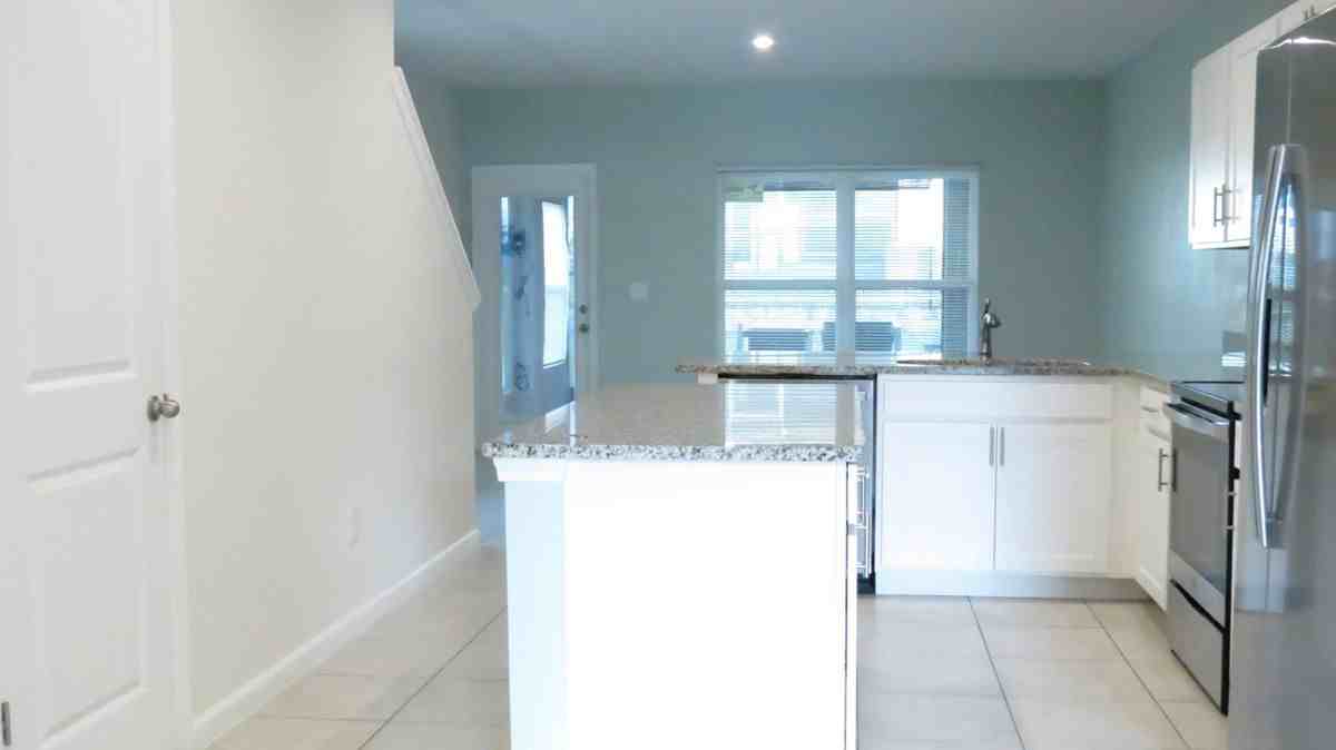 404 Sedgewick Dr - Photo 5 of 24